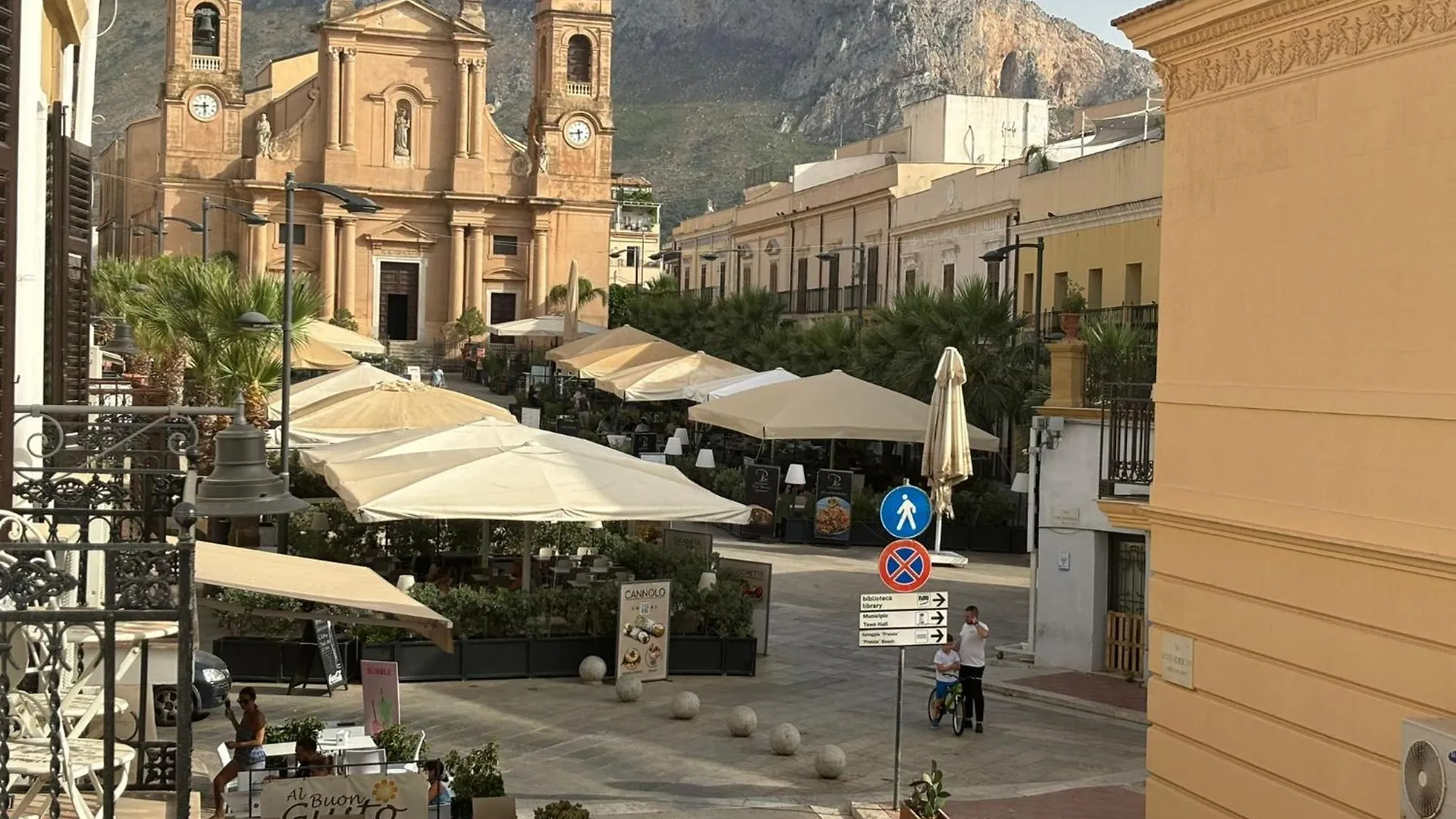 Apartment Casa Vacanze In Piazza Terrasini